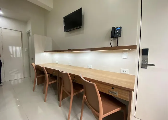 Uhome Lacson アパートホテル マニラ市