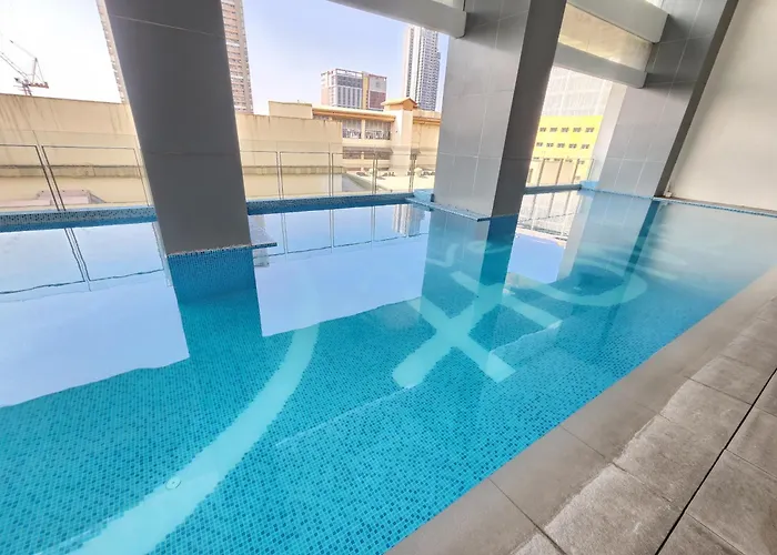 アパートホテル Uhome Lacson マニラ市