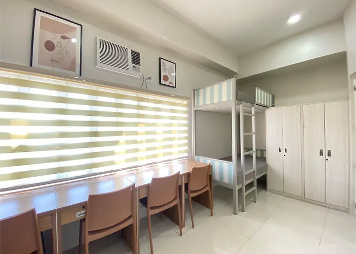 アパートホテル Uhome Lacson マニラ市