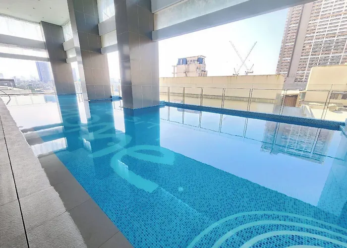 Uhome Lacson 3* マニラ市
