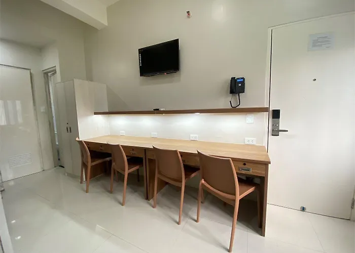 Uhome Lacson 3* マニラ市